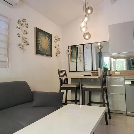 Vakantiehuis House For 4 With Yard