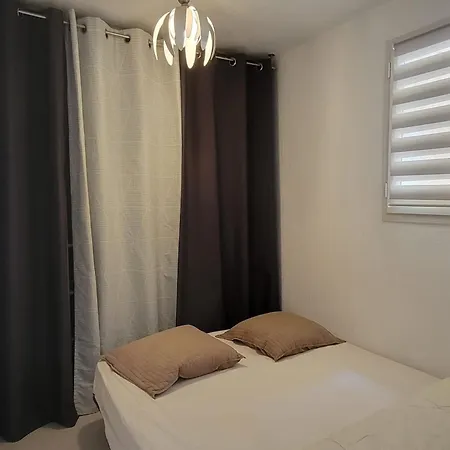 House For 4 With Yard בית נופש *