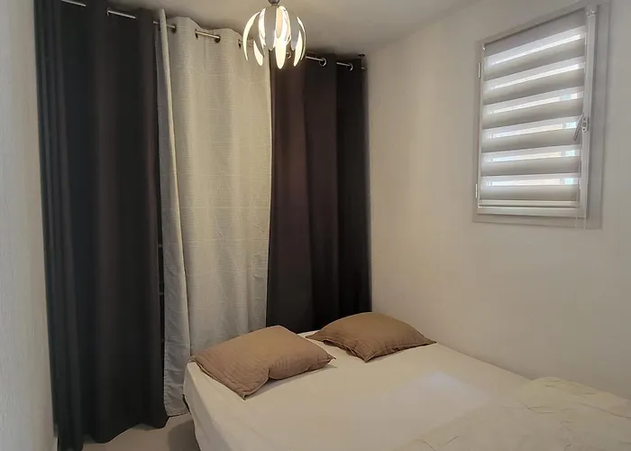 House For 4 With Yard בית נופש *